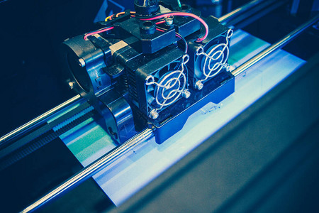 由3D打印机打印的物体自动三维3D打印机在实验室中进行塑料建模渐进式现代添加剂技图片