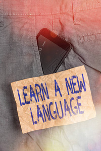 显示学习新语言的书写笔记裤前口袋便条纸内第二语言或外语智能手机设备沟通能图片