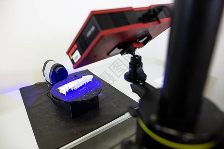 专业3D扫描仪扫描工业物体塑料模具图片