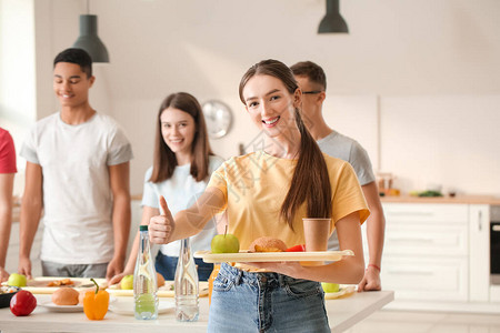 学校食堂学生画像图片