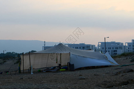 以色列国北部地中海沿岸的休息帐篷图片