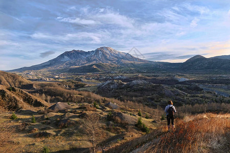 圣海伦斯山火山纪念碑的边界小径图片