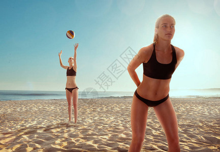 女子打沙滩排球图片