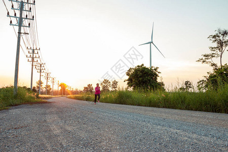 风力涡轮机区产生清洁能源电力图片