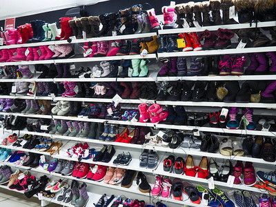 鞋店里的鞋架很模糊购物中图片
