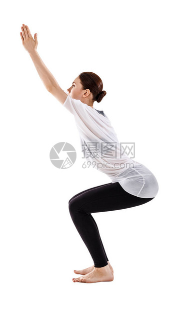做瑜伽锻炼的年轻女人伸展在地上图片