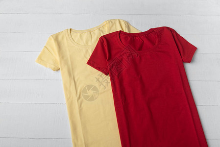 红色和黄色棉衫T恤单棉花空白T恤图片