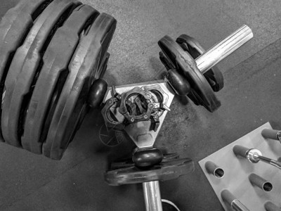 用于健身房举重和健美的重金属黑色哑铃图片