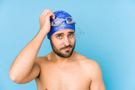 年轻英俊的游泳运动员被吓坏了她记起了重要的会话图片
