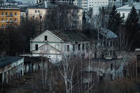 旧工厂阴森的废弃建筑景观图片
