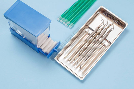 用于牙科治疗唾液喷射器和棉花海绵的一套复合填充工具图片