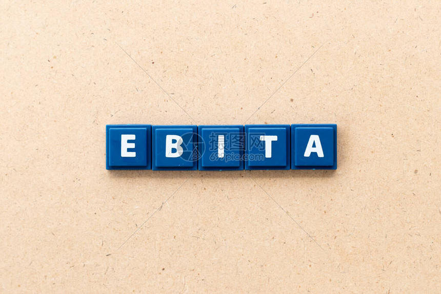 EBITA在利息税收和摊还之前扣除收入木材背景的平面字母高清图片下载-正版图片504549757-摄图网