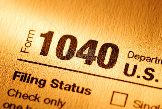 表1040向美国税局或财政部以黄光封闭方式申报个人或个人所得税的表格1040图片