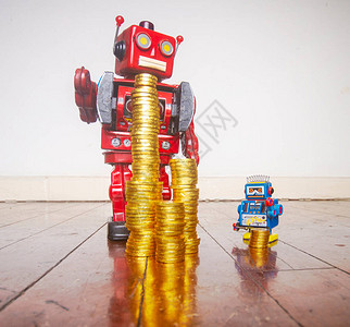 古老的机器人玩具和有钱的货币不图片
