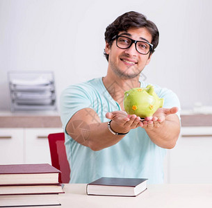 昂贵学费概念中的年轻学生图片