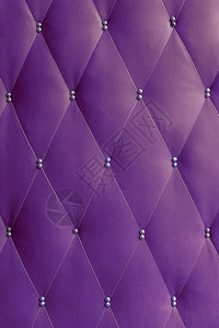 苏维埃软紫色长袍前门挂着一条钓鱼线和钉子的横幅完整的框图片