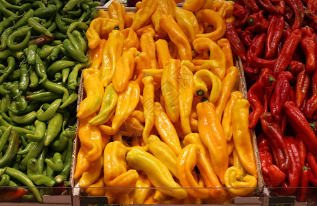 新鲜水果和蔬菜在以色列Acre市蔬菜市场上出售以色列图片