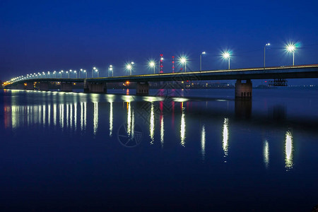 南桥及其晚夜照明图片