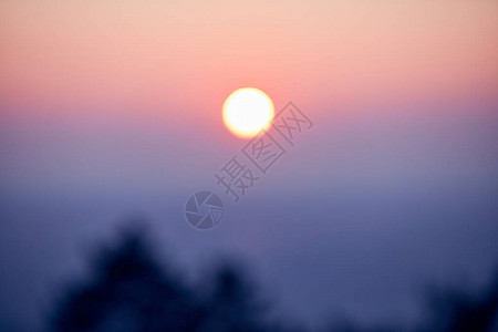 太阳在地平线上脱落背景的自背景图片