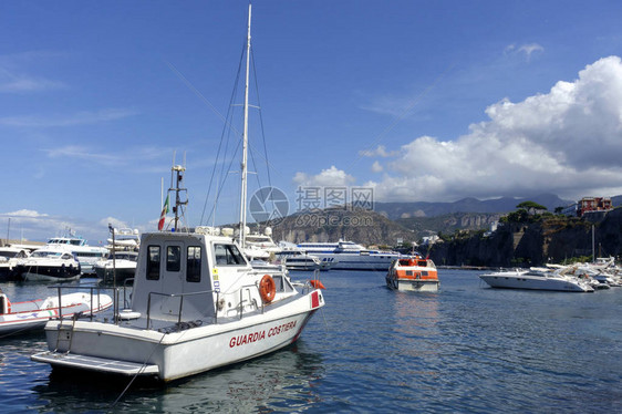 意大利海岸警卫队巡逻艇停靠在意大利欧洲Sor图片