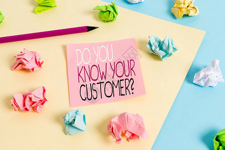 写笔记显示你知道你的客户问题服务的商业概念用相关信息识别客户彩色皱纸空提图片