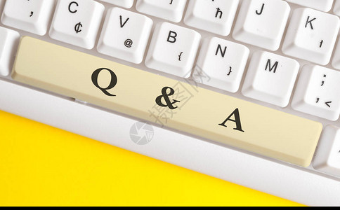 键盘ui手写文字书写q和a概念照片定义为被问和回答的问题白色pc键盘