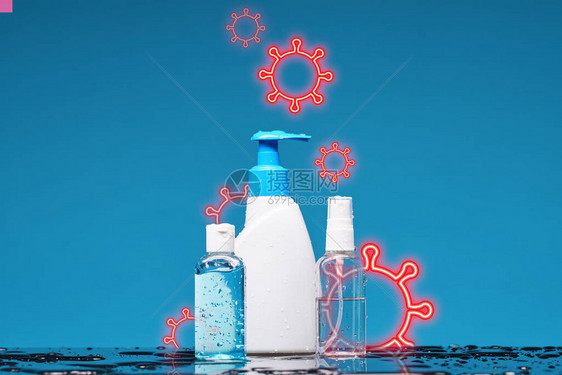 装有消毒液肥皂喷雾剂和凝胶的瓶子可以防止和细菌Covid19Corona的洗手卫图片