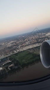 华盛顿从上方的一架飞机窗外看图片