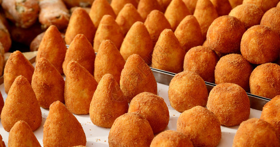 许多酿球饭是意大利典型的菜肴图片