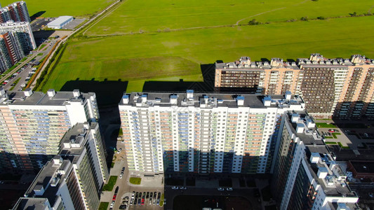 住宅高层建筑与在建综合体运动附近建成区和人口稠密区可见图片