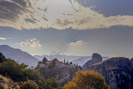 希腊梅特罗拉岩石上惊人的修道院图片