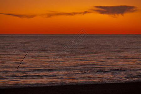 夕阳下的海边风景图片