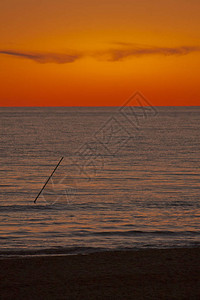 夕阳下的海边风景图片