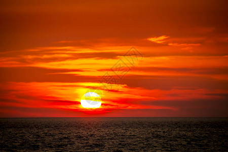 黑山亚得里亚海的壮丽日落软焦点可用于明信片横幅海报图片