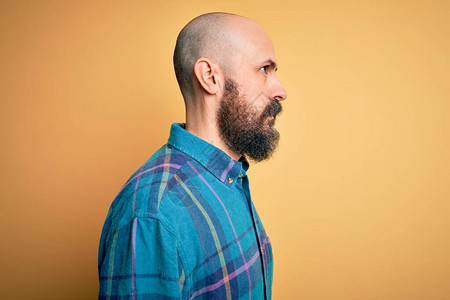 黄色衬衫背景图片