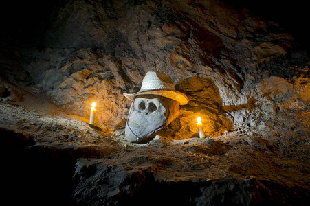 法纳哥里雅山洞是北高加索最早发现的洞穴之一图片