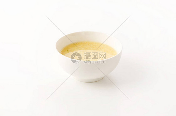 白碗甜玉米蛋汤图片