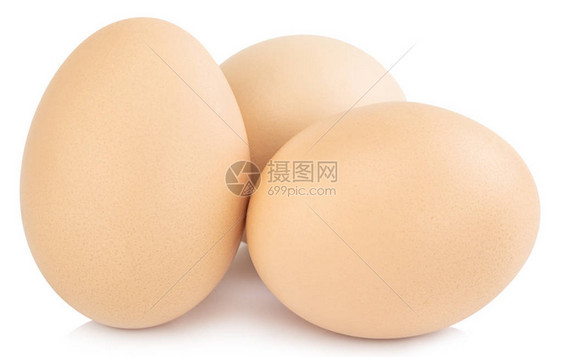 在白色背景上隔离的鸡蛋图片