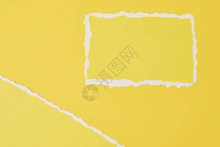 黄色背景上的纸撕碎面边框带有图片