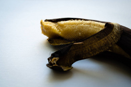 皮肤更深的老成熟香蕉图片