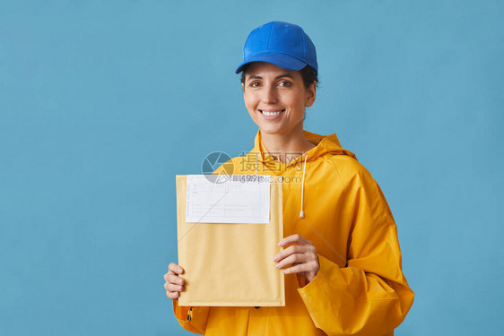 身穿制服的年轻女邮务人员穿着制服图片