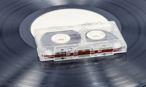 有磁带的旧录音带记录在图片