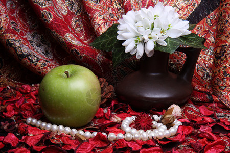 苹果雪滴和珍珠中图片