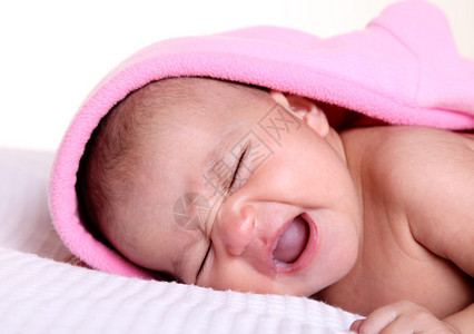 婴儿用粉色毯子在图片