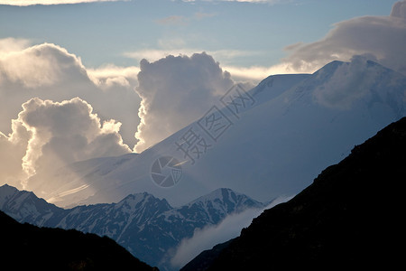 云和山高加索山脉Elbrus2010年6月图片