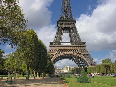 Eiffel铁塔在法图片