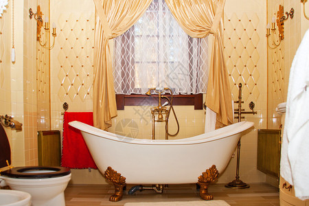 豪华酒店房间的豪华复古浴室内部图片