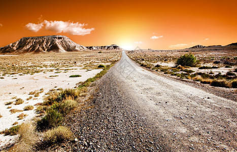 与路的日落沙漠风景图片