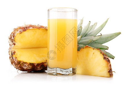 一杯菠萝汁果实和切片图片
