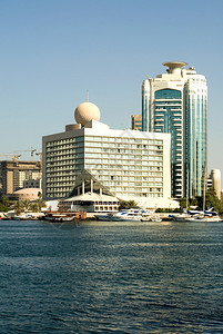 海矢量阿拉伯联合酋长国迪拜溪的现代大楼背景
